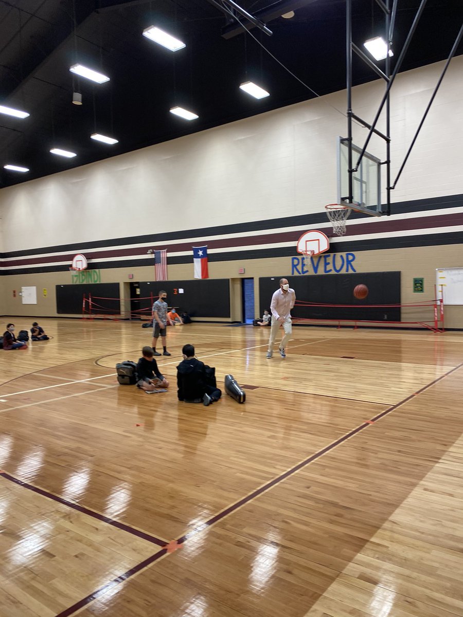 RyonMiddle's tweet photo. Mr. Fraser challenged Elijah to an early morning percentage exercise...higher scoring free throw percentage wins. Congrats Elijah. #prmrocks https://t.co/892CJaSwrg