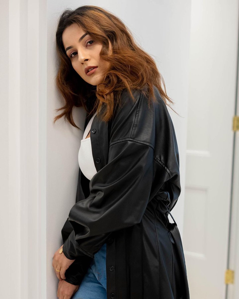 ibollywoodcity's tweet photo. That's Exotic 🔥
One Word For Beautiful Shehnaaz Gill ?
.
.
#ShehnaazGill #Shehnaazians #shehnaazgallery #shehnaazgillarticles #ShehnaazKaurGill #Sidnaaz #SidNaazians #SidNaazLovers @ishehnaaz_gill https://t.co/gsYheKgAf6
