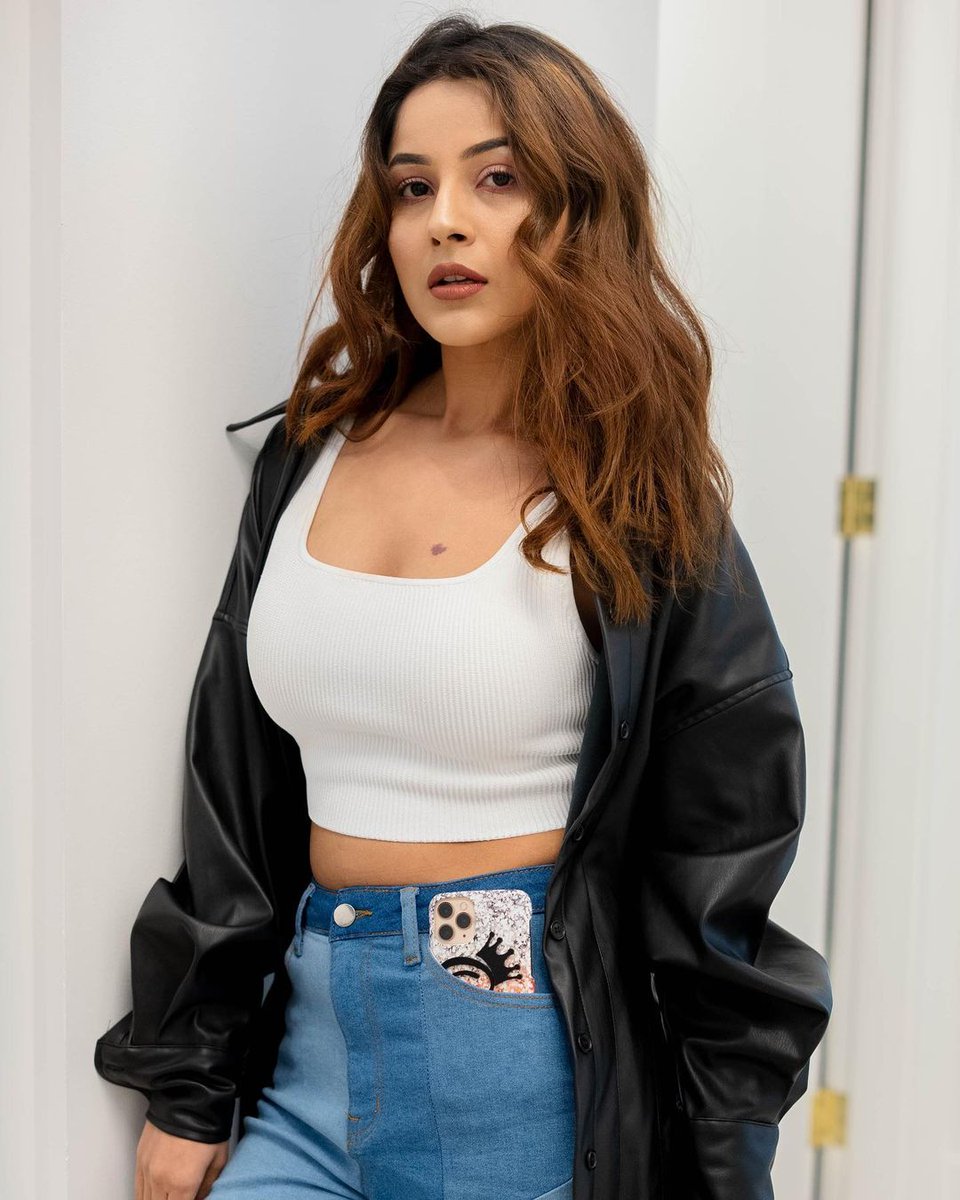 ibollywoodcity's tweet photo. That's Exotic 🔥
One Word For Beautiful Shehnaaz Gill ?
.
.
#ShehnaazGill #Shehnaazians #shehnaazgallery #shehnaazgillarticles #ShehnaazKaurGill #Sidnaaz #SidNaazians #SidNaazLovers @ishehnaaz_gill https://t.co/gsYheKgAf6