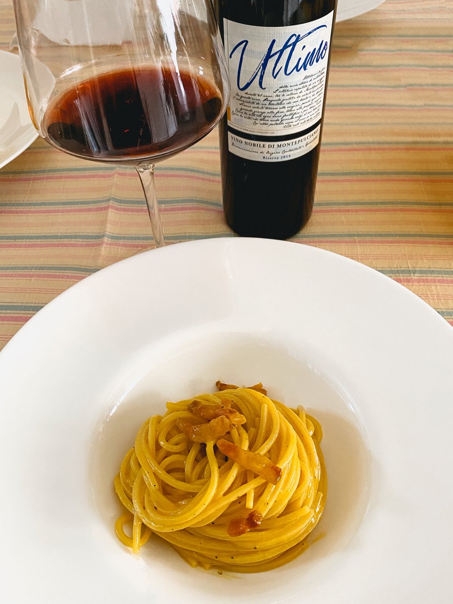 buracchi_wine's tweet photo. #carbonaraday 💛 Per noi la #carbonara perfetta ha solo 5 ingredienti: guanciale, pecorino romano, un tuorlo d'uovo a testa, pepe nero ed una ottima pasta trafilata al bronzo. Ah, ed ovviamente il nostro Ultimo Riserva 2014! 🍷

E voi, cosa abbinate alla carbonara? 😉 https://t.co/Moy0Z2YlRq