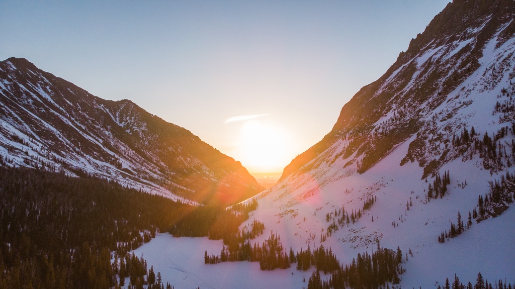 Alexmaiernature's tweet photo. Owning a drone means you can get amazing cinematic footage. It also makes you lazy. I didn't even have to get out of my sleeping bag to get this shot of the sunrise. 

#dronenature
#sunrise #earlyriser #morning #morningviews #sunrisephotography #sunriselover #dawn #goodmorning https://t.co/CjVZIW8uUg