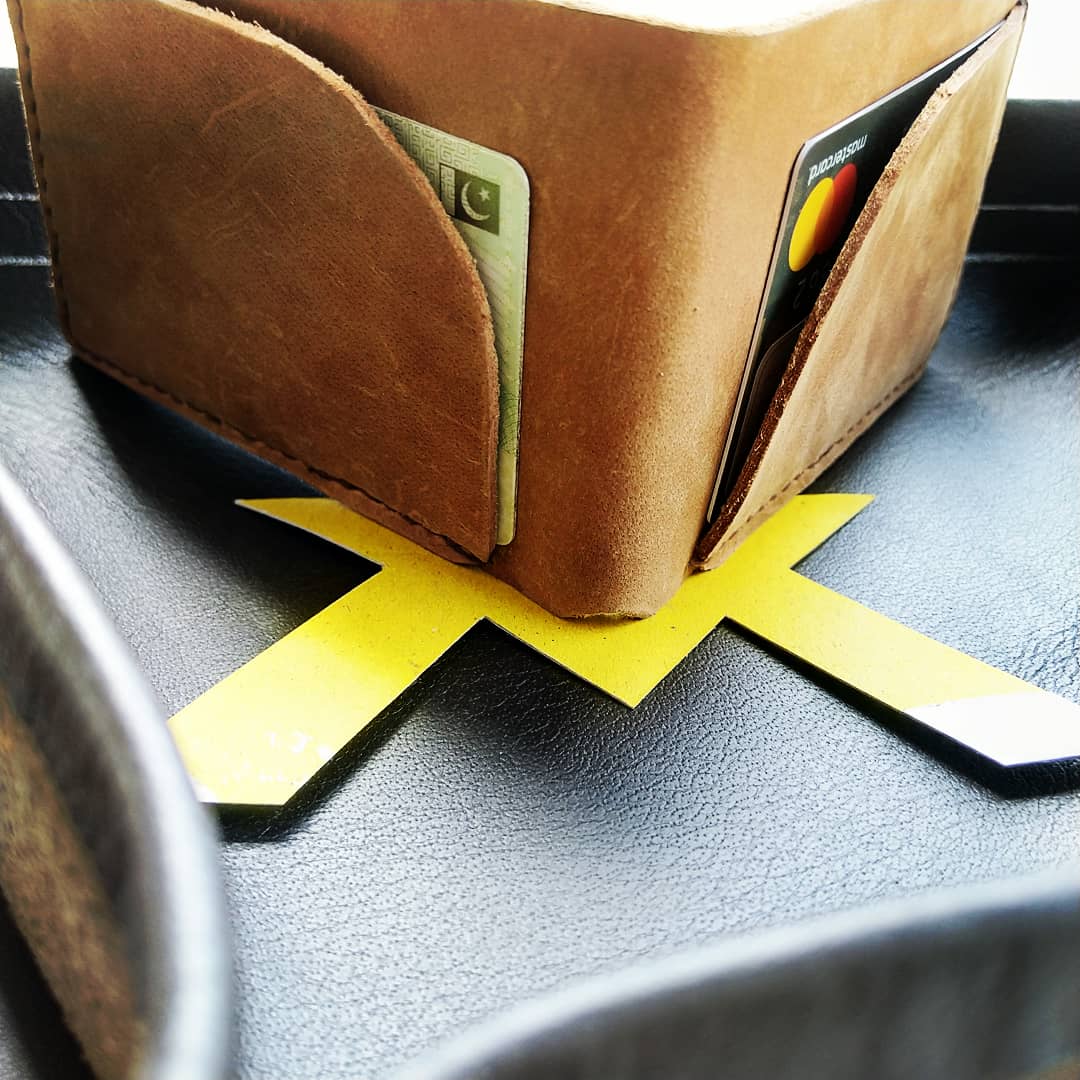 EM_Anas's tweet photo. Our new original design wallet is out!
#LeatherCraft #LeatherWallet #DeodarDesign #DWorkshop #madeinpakistan 🇵🇰
https://t.co/Mztzbf6m8T https://t.co/jR4gs5O1Tr