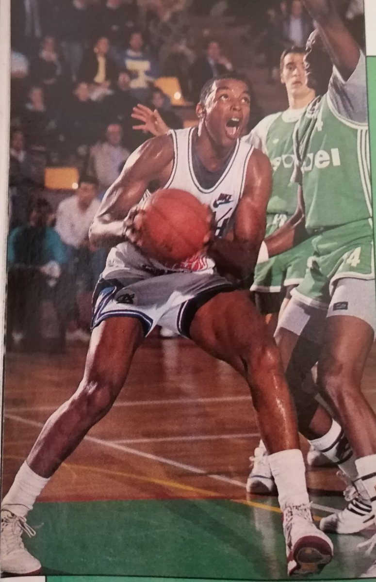 RetroBasket37's tweet photo. 🏀
La séquence #Retro
Suite à un nouvel abo. sur du basket Retro. 
@SaintBasket @Picaradise
➡️1re partie [Saison 1989.90]-Source: #Maxibasket 78,84,88.
📸 Présentation des équipes, P.Perroni,F.Courcier.
🏀 https://t.co/cr9Y16xpBN