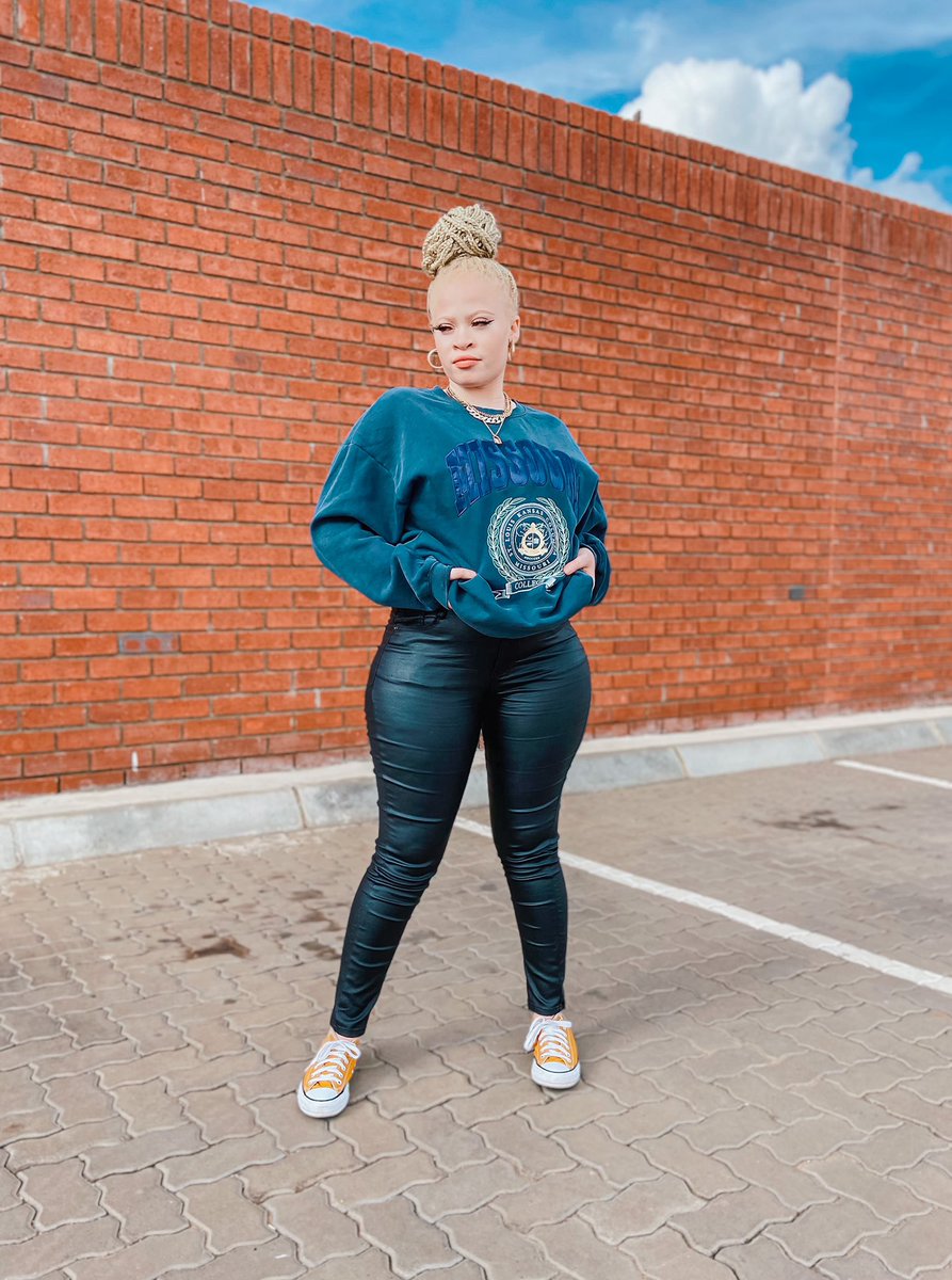 Snow_Thee's tweet image. Am I thick or my pants are tight ?