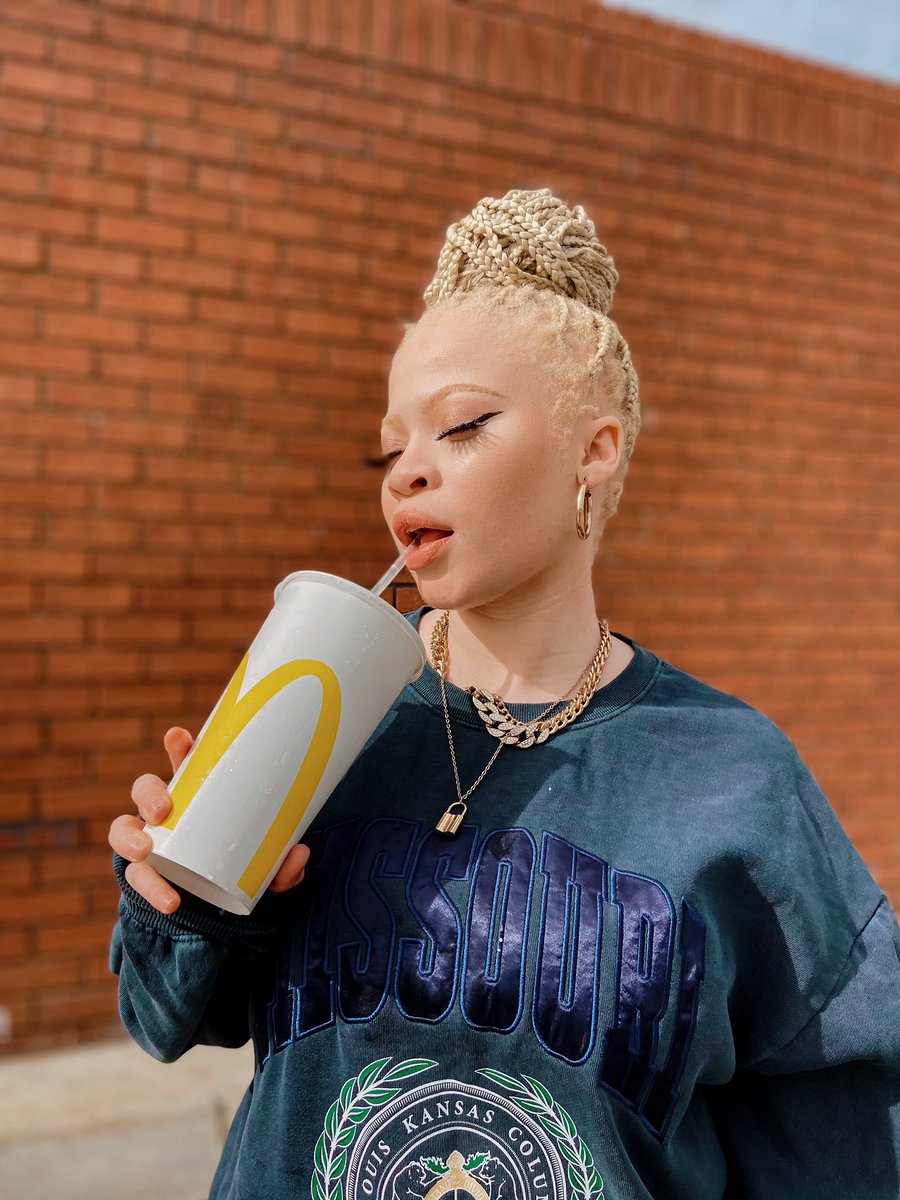 Snow_Thee's tweet image. Am I thick or my pants are tight ?