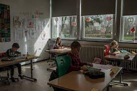 To reduce &amp; reverse long-term negative effects of #COVID19 school closures, countries need to implement learning recovery programs, protect educational budgets, prepare for future shocks by building back better
bit.ly/3fKP6g4