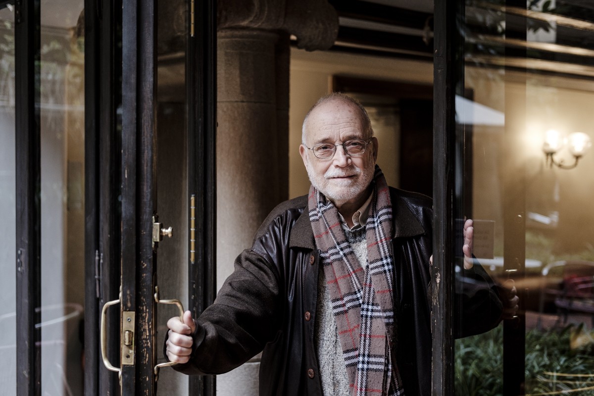 No marxes, et quedes. Que la vida d'un no cap en la vida d'un, sinó en la vida de molts. Darrera lliçó i llavor, marxes amb la dignitat amb la que vas viure. La que ensenyaves a aprendre: una ètica quotidiana de la resistència. Al país de l'Oliveres, sempre Arcadi. T'estimem.