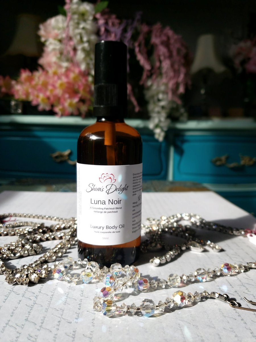 For all of you Patchouli Lovers out there. Luna Noir Body Oil. An ultra luxurious blend of plant oils and essential oils to moisturize your body and rock your world♡   #bodyoil #skincare #veganskincare #crueltyfree #cleanbeauty #luxury #skincaretips #plantbased  #NaturalBeauty