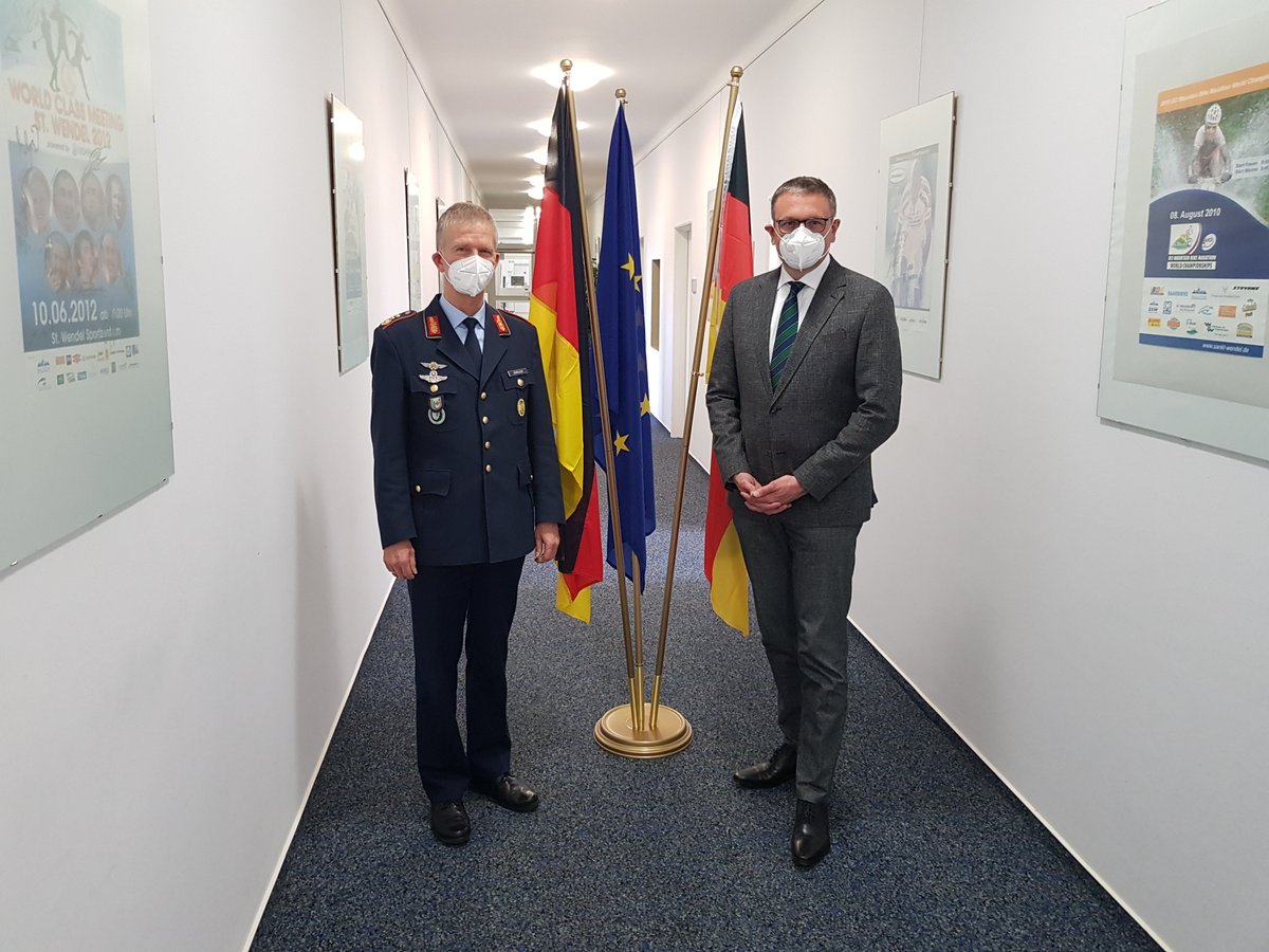 Die Streitkräftebasis (@skb_jses) on Twitter photo Heutiger Austausch mit <a href="/SeelChristian/">Christian Seel</a>, StS im Innenministerium #Saarland, u. Fachleuten von Polizei, Katastrophenschutz & #Bundeswehr: Zivil-Militärische Zusammenarbeit ist erfolgreich, beweist #Corona; muss angesichts anderer Risiken aber ausgebaut werden.
#FürEuchGemeinsamStark Heutiger Austausch mit <a href="/SeelChristian/">Christian Seel</a>, StS im Innenministerium #Saarland, u. Fachleuten von Polizei, Katastrophenschutz & #Bundeswehr: Zivil-Militärische Zusammenarbeit ist erfolgreich, beweist #Corona; muss angesichts anderer Risiken aber ausgebaut werden.
#FürEuchGemeinsamStark