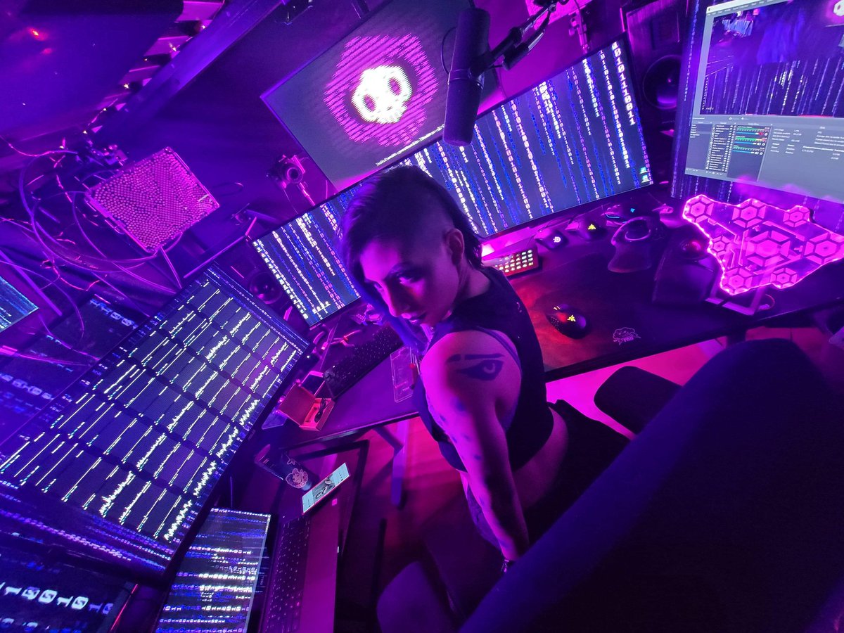 mjasmine_design's tweet photo. A lil bit more of the crazy set up that we put together for the Sombra photoshoot 💀
Ft. This amazing acrylic LED hacking accesory by @FrostbiteCospl1
#sombra #sombracosplay https://t.co/C1ikr4Mc86