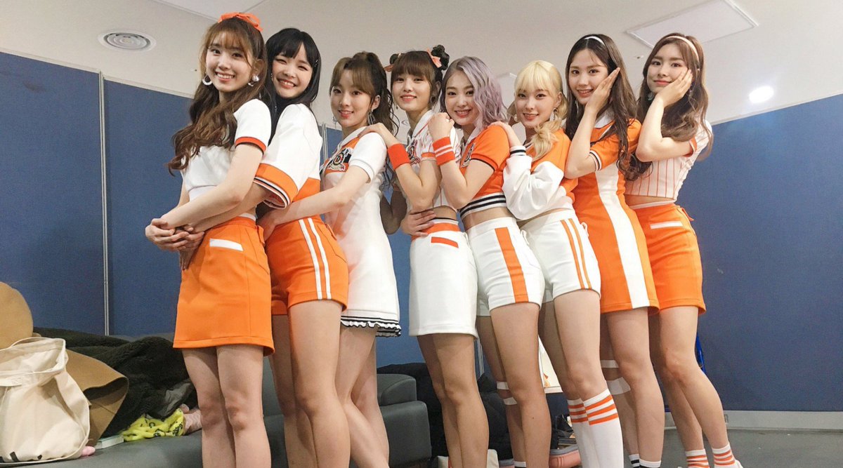 wearedreamrose's tweet photo. · 🌹⠀⨾ I'm your 𓈒՞ prᥱsᥱnt ! hᥱllo wᥱ ᥲrᥱ 𝓓rᥱᥲm r𝒐sᥱ[ ᥲ #𝘀𝗰𝗲𝗻𝘁 ♡f r𝒐sᥱs in #BERRYBOO #BerryGreatCB
Sus rositas soñadoras favoritas están de vuelta, obviamente, para apoyar a nuestras señoras de @BERRYGREATWT. ¡Nos vemos en un rato sobre el escenario! https://t.co/BbnAvo5DIX