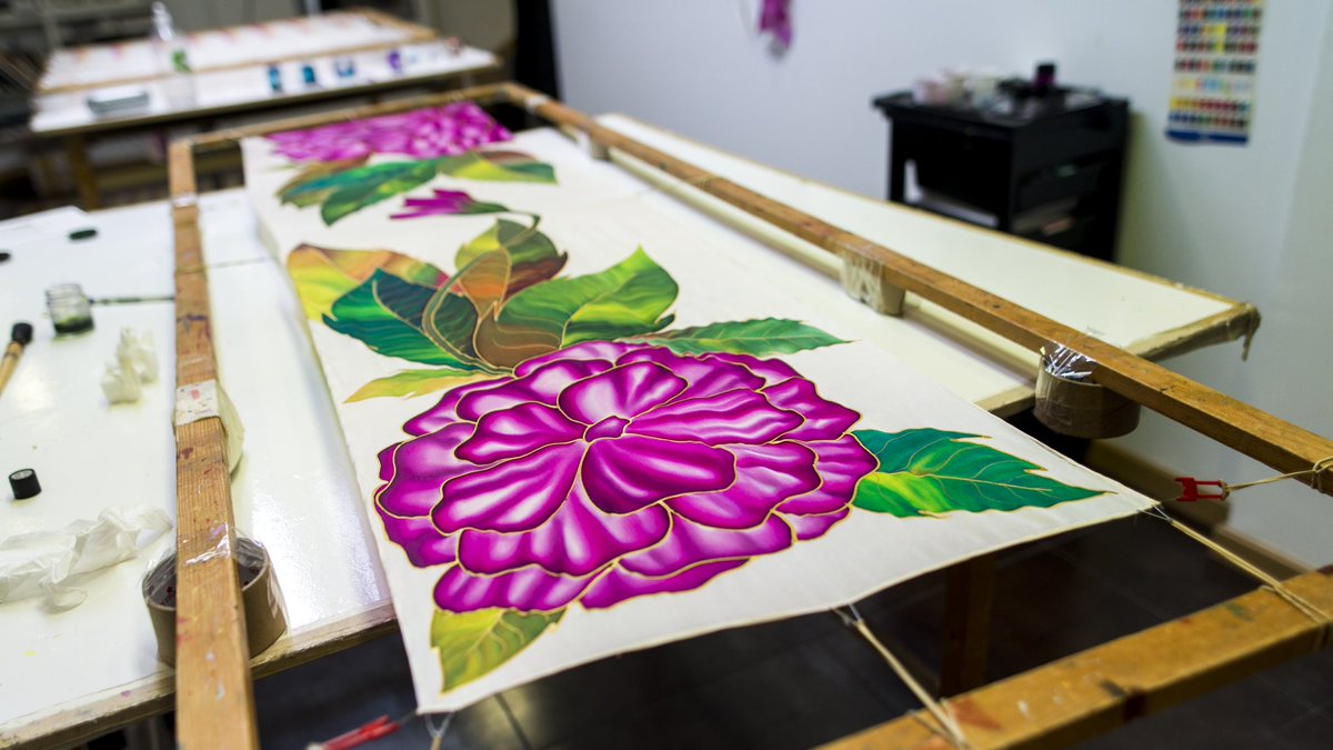 jaenturismo's tweet photo. Jornadas de puertas abiertas en el taller artesano de "Pepitina Ruiz Arte en Seda". La cita, 7 y 8 de abril de 12:30 a 13.30 h. Más info, aquí➡️https://t.co/unTQbbWGGz @dipujaen @Fundesarte #diaseuropeosdelaartesania #ArtesaniaJaen #modadnjaen https://t.co/hp3zRrp0om