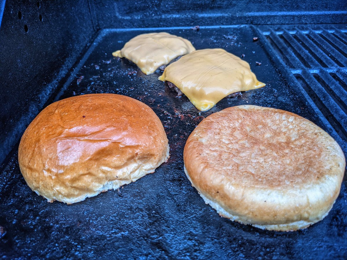 love2bbquk's tweet photo. Smash Burgers tonight seasoned with a little Texas Ranch rub from @TheSmokeyCarter and topped with @WorldFamousHot1 hot sauce.

For something so simple they taste so good!!! https://t.co/qofSQGdh9c