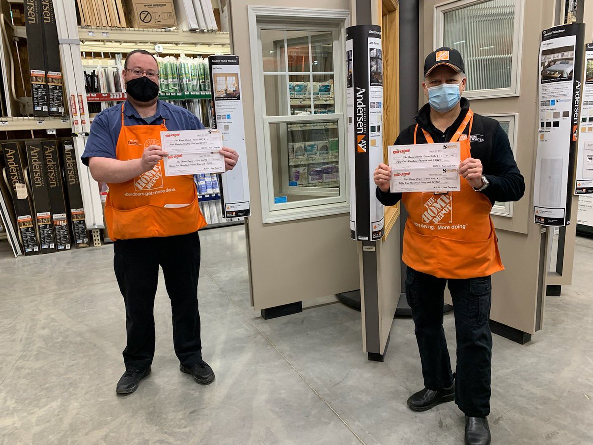 HDIS - DC Sam Zappala is passing out free money in our 6174 Watertown store. Thanks for everything you do Sam and thank you 6174 for the partnership! <a href="/Scott_Wodicka/">Scott Wodicka</a> <a href="/scottraymond213/">Scott Raymond</a> #orangeblooded