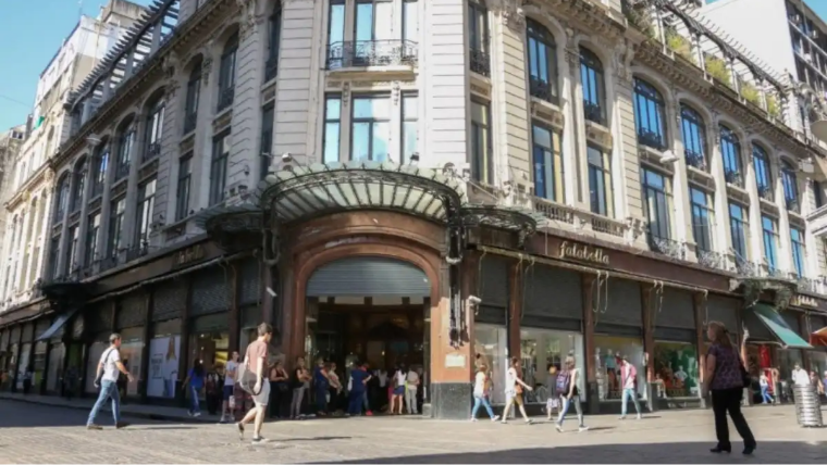 by__ashley's tweet image. Otro éxito más de este desgobierno‼️
Falabella también cerrará su local en Rosario❗
De a poco, las empresas de capitales extranjeros se van yendo del país.
Sienten que no es viable este modelo Populista y lo peor, es que tienen razón😪