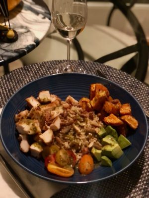 Simpleceleb's tweet image. A tasty and healthy way to use left-over chicken, beef, salmon, or shrimp.  Add whatever vegetables you have on hand to create your own unique dish.  Serve it with our favorite Nordstrom dressing - link provided below.  #Avocado #Rice #Salmon #s

thesimplecelebration.com/2021/03/versat…