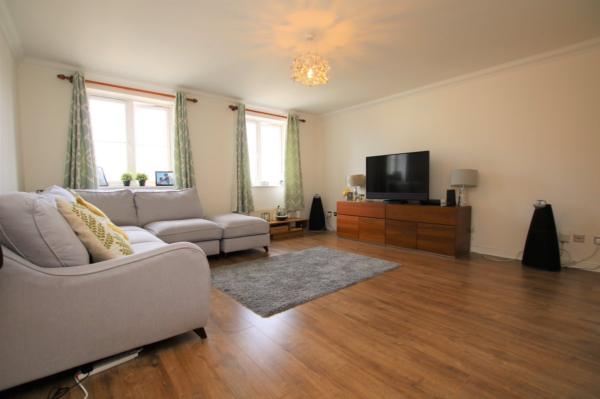 ReadingProperty's tweet image. #Forsale is this superb 2 bedroom duplex apartment at the popular Regents Riverside development. This property resides in a gated development overlooking the River Thames and has no chain complications. #werehere #foreverystep #winkworth #localpropertyexperts