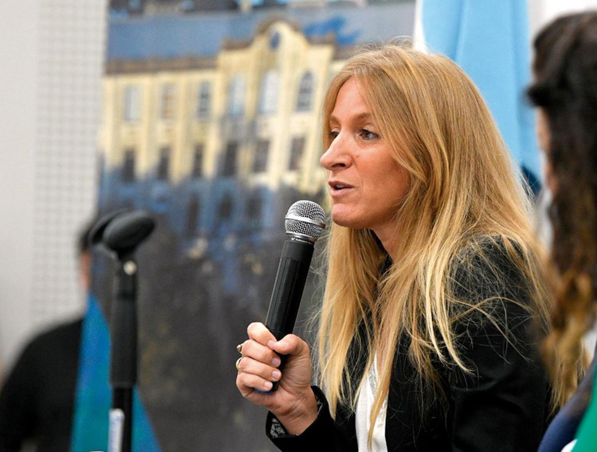 UxPenlosmedios's tweet photo. 📻🗣@florcarignanook con @TognettiDaniel por @SEHRadio:
 
"Nosotros en este momento estamos tratando de privilegiar la salud y la actividad económica. Entendemos que tenemos que traer a los argentinos, no de manera de repatriación, sino que hay que permitirles volver". https://t.co/eV32MAI2KM