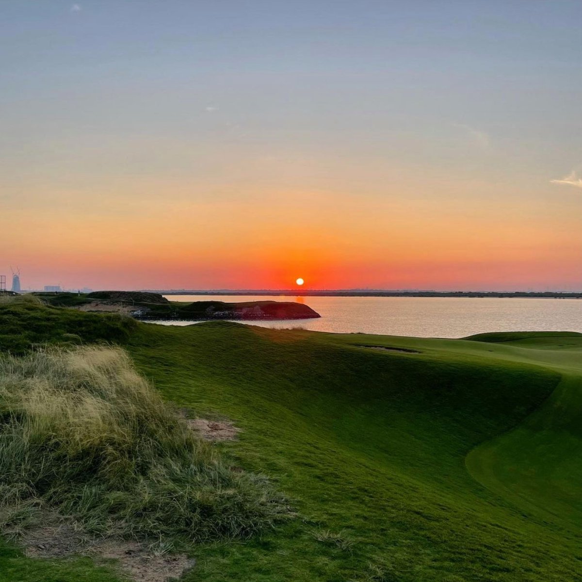 YasLinksGC's tweet photo. A stunning sunset over Al Raha Creek 🌇

Picture perfect.

@troonint https://t.co/ZTbhbufV05