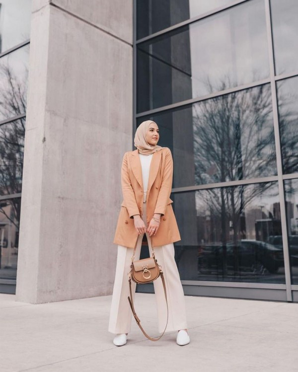 rapmafmums's tweet photo. #INFOSTYLE
Yass fashion item in this week we choose blazer for the highlight style. Karna Blazer bisa ngebuat kamu lebih berisi dan ini favorite item dari queen @Maudykartika_ so this is our prefence untuk OOTD blazer.
#KINGANDQUEEN https://t.co/vTJCCnfYsj