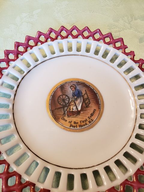 chesticomuseum's tweet image. Do you recognize this plate? The picture was sent to the museum but we have never seen it before. Please let us know if you are aware of the occasion for which this plate was created. Thank you!  #PortHood