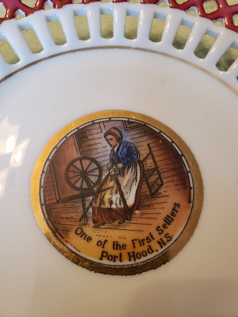 chesticomuseum's tweet image. Do you recognize this plate? The picture was sent to the museum but we have never seen it before. Please let us know if you are aware of the occasion for which this plate was created. Thank you!  #PortHood