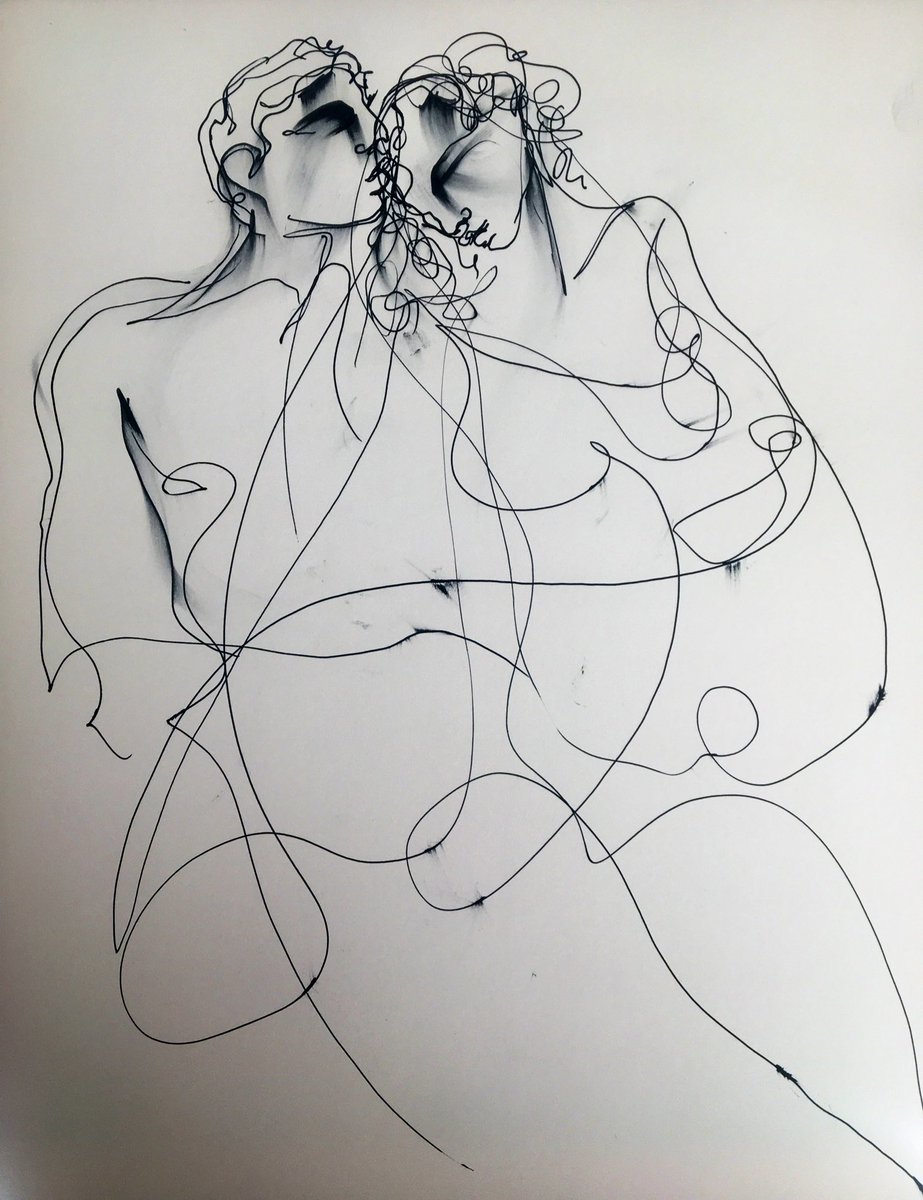 zim2918's tweet photo. A kiss on the forehead https://t.co/sKe4eKbUG1