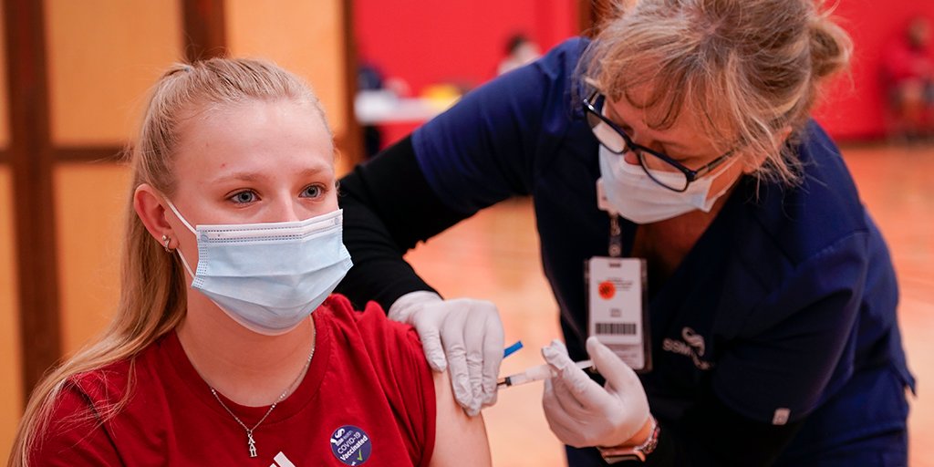 College Nurse Kathy Welch administers a Johnson &amp; Johnson single-dose #COVID19 vaccination to first-year student Anna Bauer. Ripon College and <a href="/InGoodHealthFDL/">SSM Health Greater Fond du Lac</a>, a member of <a href="/SSMHealth/">SSM Health</a>, are collaborating to vaccinate more than 170 students and RC community members today.
