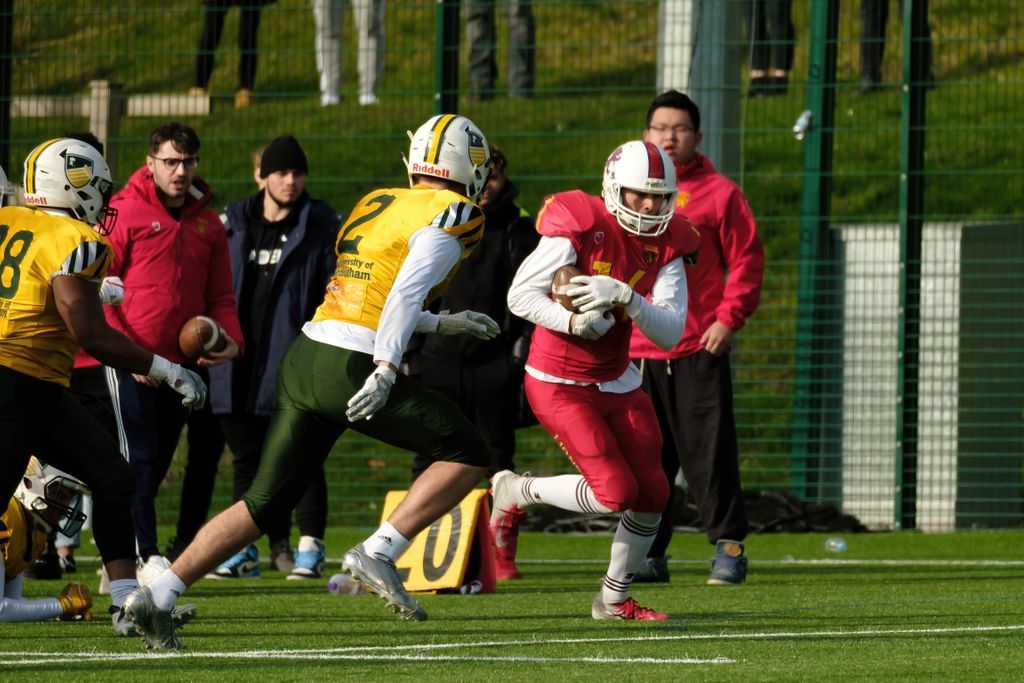 wapphotography's tweet photo. This shot is from one of my final pre lockdown games. Glad to see that training can gradually resume now so that there will be some games this year.
In this University game the Birmingham Lions #14 having avoided one challenge now has the Nottingham Gold #2 bearing down on him. https://t.co/hn7oaUe9hW