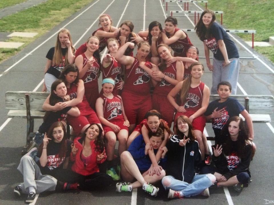 ryleeray944's tweet photo. POV it’s track picture day in 2014 https://t.co/cAEZMfnRn5