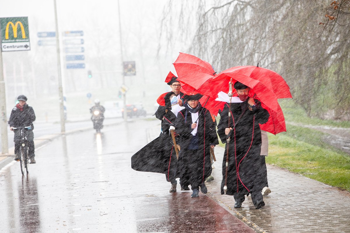 Wetenschap in zwaar weer. #wateraandelippen #alarmdag #normaalacademischpeil
