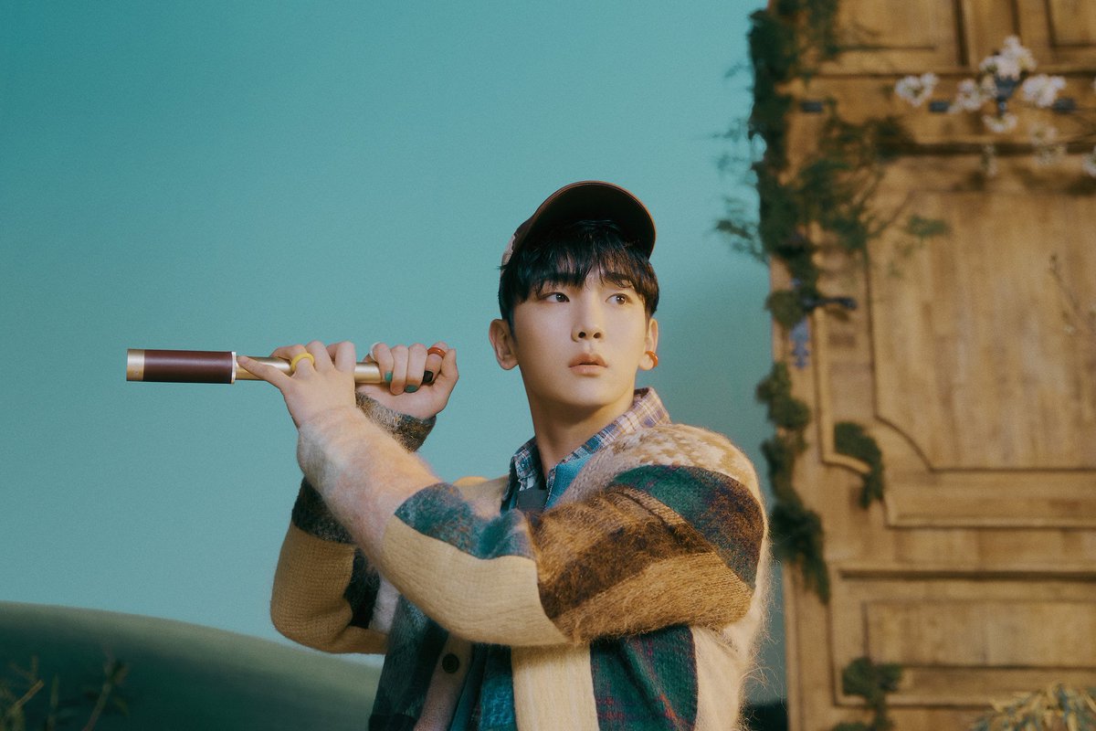 UpdateKBoys's tweet photo. SHINee divulgou teasers do KEY e TAEMIN para o retorno do grupo com o álbum repackage 'Atlantis'. (1/2) https://t.co/xJsJqMZ5mv