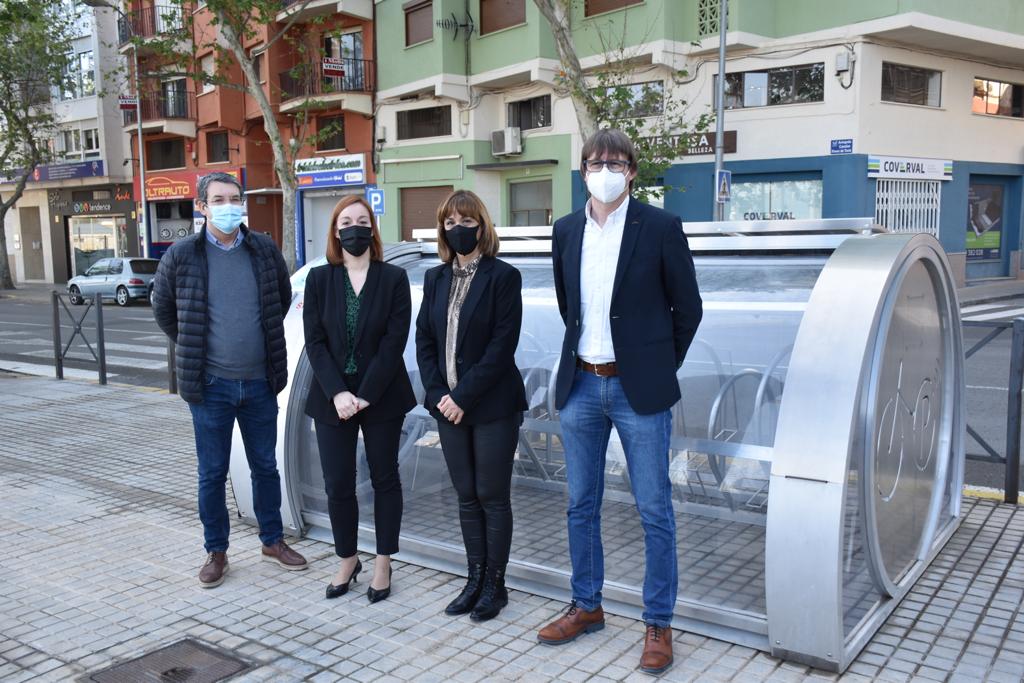 Diputació de València (@dipvalencia) on Twitter photo 🚴♀️La <a href="/dipvalencia/">Diputació de València</a> porta a <a href="/Xativa/">Ajuntament de Xàtiva</a> el seu programa segur per a l'aparcament de bicicletes i patinets. L'equip funciona amb plaques solars i bateria i s'activa amb l'aplicació Pverde. 🚴♀️La <a href="/dipvalencia/">Diputació de València</a> porta a <a href="/Xativa/">Ajuntament de Xàtiva</a> el seu programa segur per a l'aparcament de bicicletes i patinets. L'equip funciona amb plaques solars i bateria i s'activa amb l'aplicació Pverde.