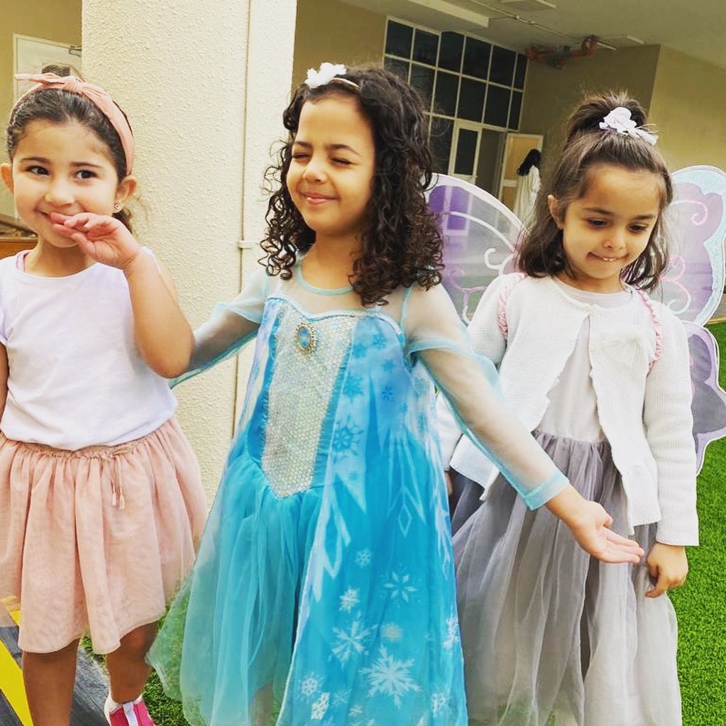 HEIMalqaNarjis's tweet photo. Happiness is seeing your children happy. ☺️ #endofyear https://t.co/iHOUXQGkBL