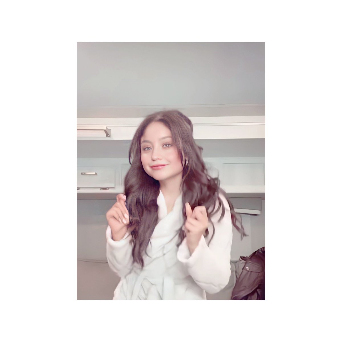 disneysfy's tweet photo. De vuelta al set 🎬🎬 

#SiempreFuiYo 
@karolsevilla https://t.co/bh3Kmp9FWk