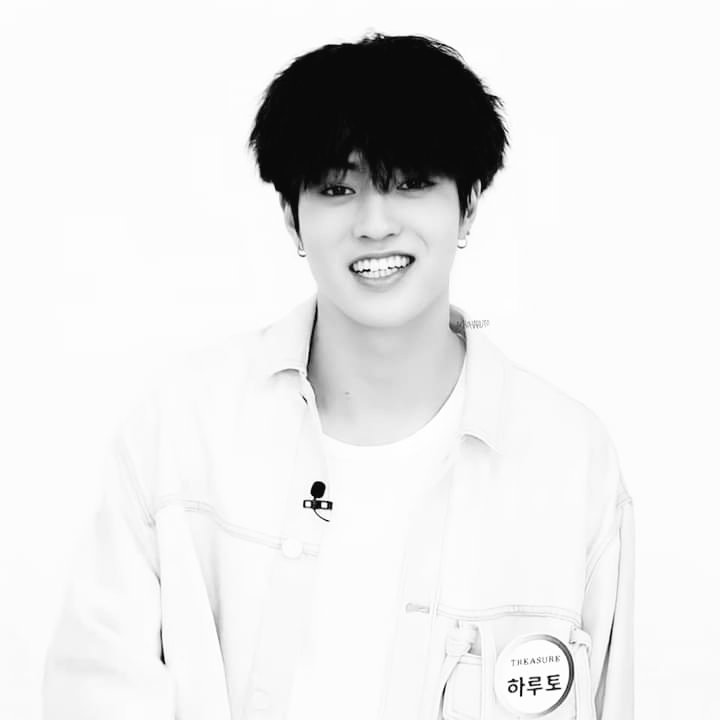 ruto_my_babe's tweet photo. #POV Haruto is teasing you to smile, "You're beautiful when you smile", and when you smile he can't take a look at you cause his shy. 🥺

#TMSD #TreasureMakerSelcaDay #Haruto @treasuremembers https://t.co/fTL3IxmPRI