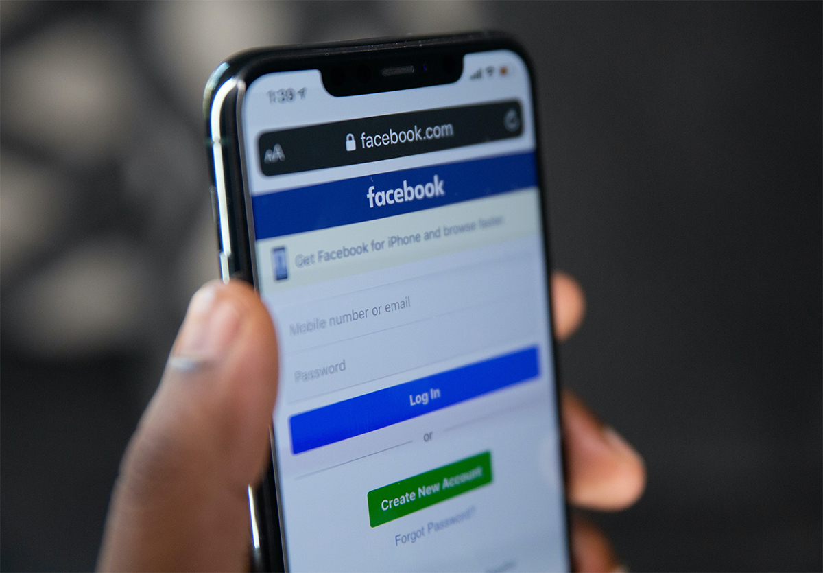 federalepolitie's tweet photo. Afgelopen weekend werd #Facebook het slachtoffer van een gegevenslek dat meer dan een half miljard gebruikers trof, onder wie 3,18 miljoen Belgen. 
Wees voorzichtig en volg onderstaande tips op : https://t.co/eFadCMZW7B
#phishing
#facebookleaks
#cybercrime https://t.co/bekYH2v6hV