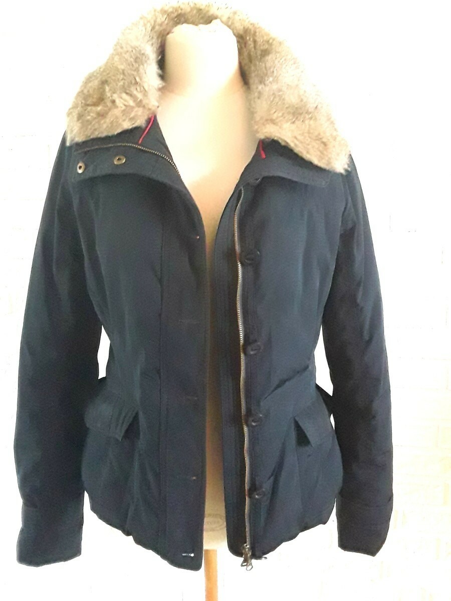 TOMMY HILFIGER JAS Maat 42/44: Reageren of meer informatie? Klik hier 👉 Mooie TOMMY HILFIGER JAS weinig gedragen maat 42/44 koopplein.nl/coevorden/2384… <<< info in de link.