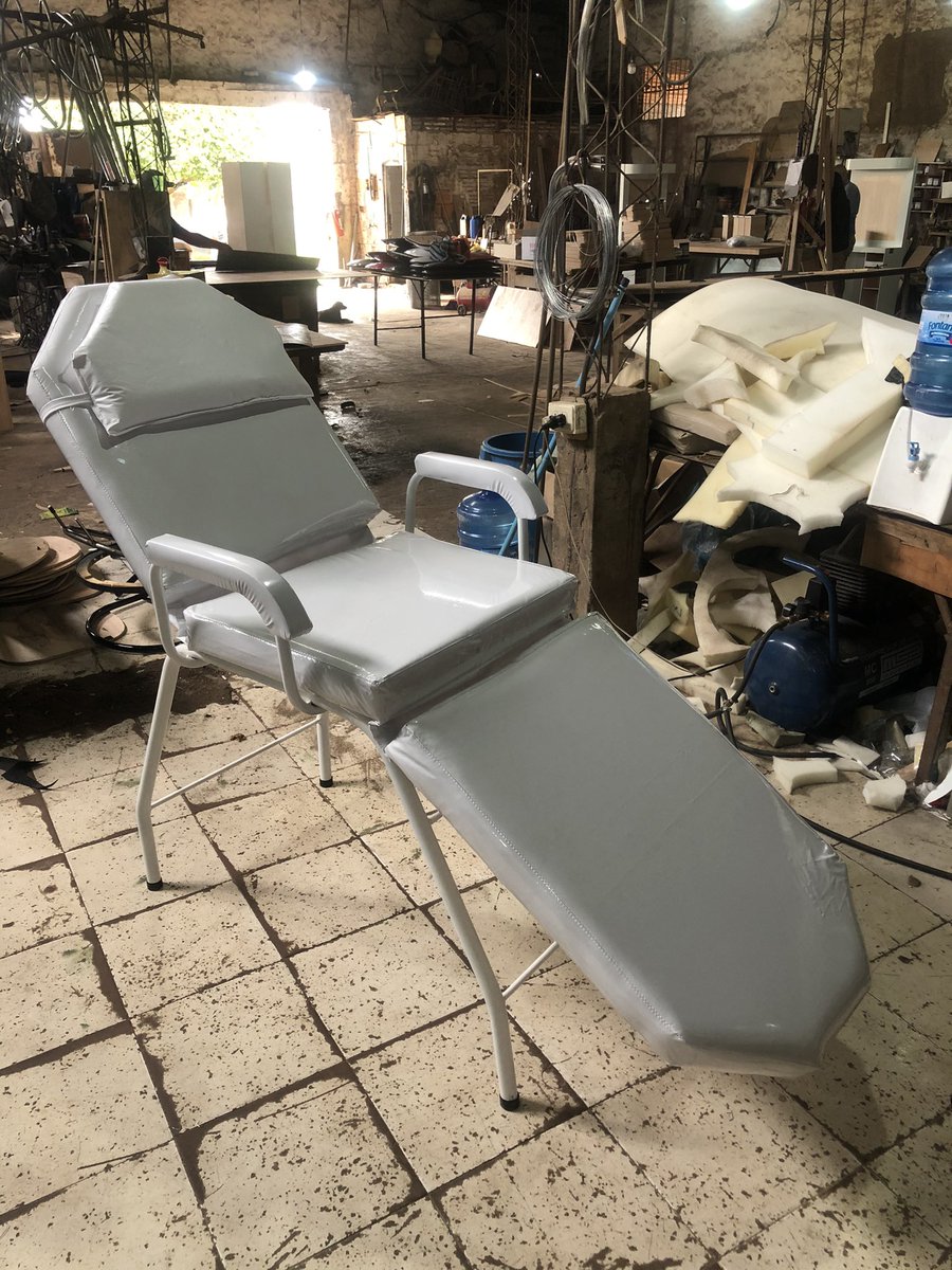 AGimenez9's tweet photo. Conociendo la escasez de comodidad en nuestros hospitales, estoy fabricando estas camillas reclinables a 1.200.000 gs, les agradecería un RT para poder llegar a más personas y que conozcan mi trabajo, hacemos precio mayorista! 
@multiformas_al en Instagram 
Muchas gracias https://t.co/JRUC5OiM7M