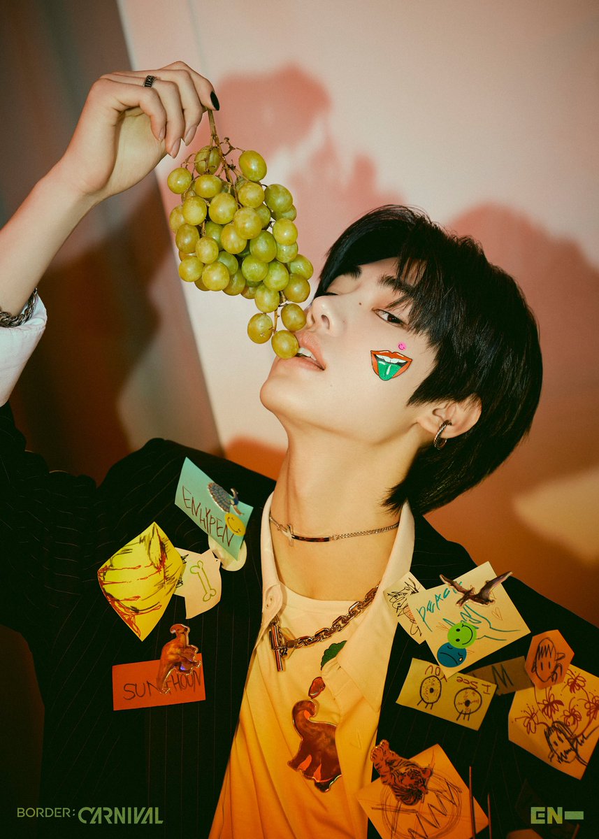 uwuselle's tweet photo. sunghoon na saga de comer frutas nos concept photo https://t.co/2QvnNjG50D