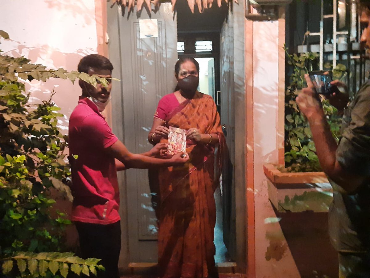 Achyutharveti's tweet photo. ಇಂದು ಯುವಾ ಬ್ರಿಗೇಡ್ ಶಿವಮೊಗ್ಗ ತಂಡದಿಂದ ಮನ ಸಮರ್ಪಣಾ ಕಾರ್ಯಕ್ರಮದಲ್ಲಿ ಬಸವನಗುಡಿಯ 35ಕ್ಕೂ ಹೆಚ್ಚು ಮನೆಗಳಲ್ಲಿ ಶ್ರೀರಾಮನ ಚಿತ್ರಪಟವನ್ನು ಹಂಚಲಾಗಿದೆ
#ಯುವಾಬ್ರಿಗೇಡ್_ಶಿವಮೊಗ್ಗ
#ಮನ_ಸಮರ್ಪಣ
#joinyuvabrigade
#ಸ್ವರಾಜ್ಯಕ್ಕೆ_ಮುಕ್ಕಾಲ್ನೂರು https://t.co/bCLmQmxjC8