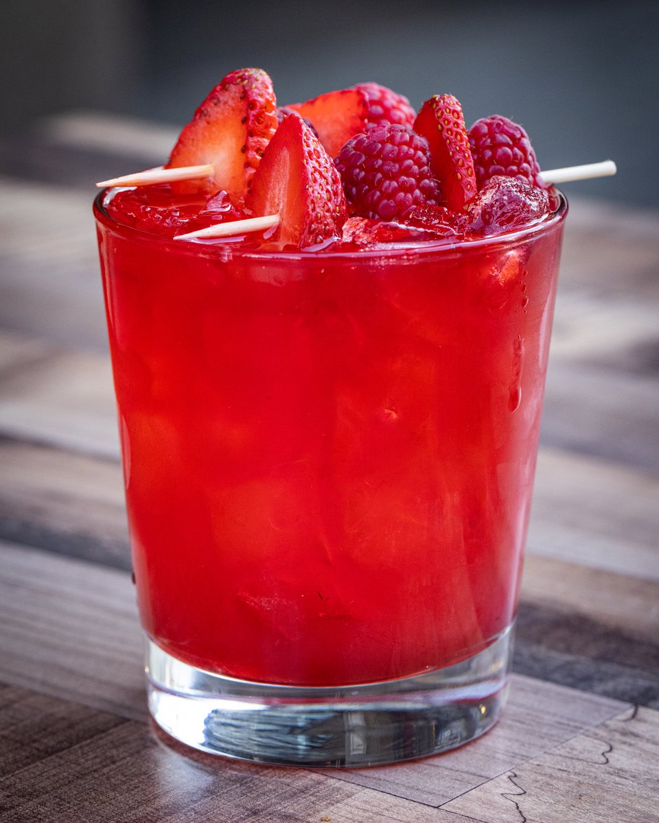 The Rock the Red ‘Rita🍹❤️ made in honor of our very own Washington Capitals🏒 🚨Celebrate tonight’s game with this deliciously fresh, raspberry &amp; straberry flavored, 1800 tequila-mixed margarita✨🍓
#urbanroastdc #margaritas #capitals #rockthered #nhl #Hockey #WashingtonDC