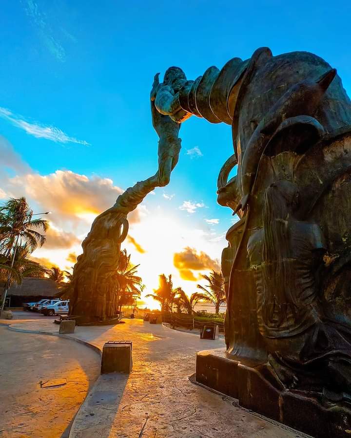 Notaria1Jonuta's tweet photo. Amanecer en el portal maya de Playa del Carmen https://t.co/3ZiJuhax9j