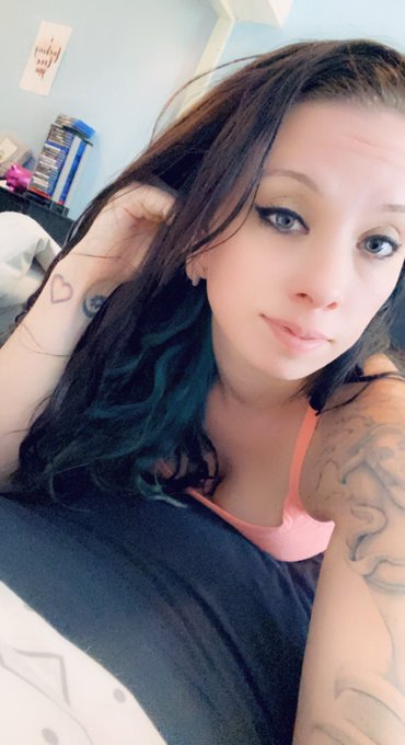 Someone come brush and wash my hair in exchange for a blowjob. My arms are to tired but my mouth isn&rsquo;t<a href="/tag/newprofilepic"class="tags"><span>#newprofilepic</span></a>