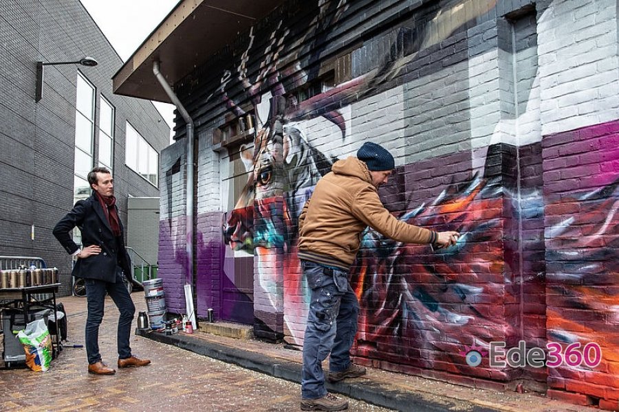 Ede360's tweet image. Muurschildering blikvanger in opgeknapte Markstraat ede360.nl/page/Nieuwsdet… Ede360