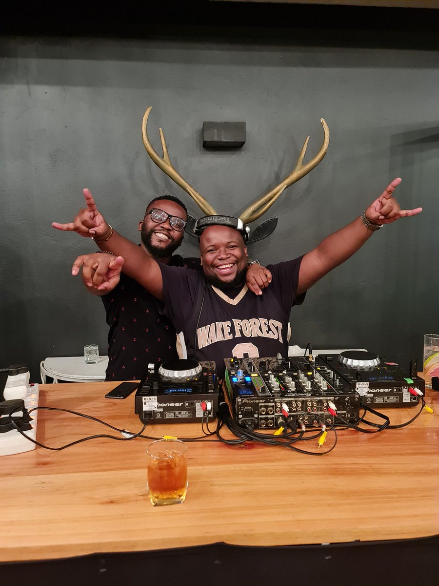 TholiBSA's tweet image. Always a vaaaab with the gents #FirstSundays #RooftopBBQSandton #Fergusons @senzo__radebe @FrankySA @DJCapital90 @KILMpopo_ZA