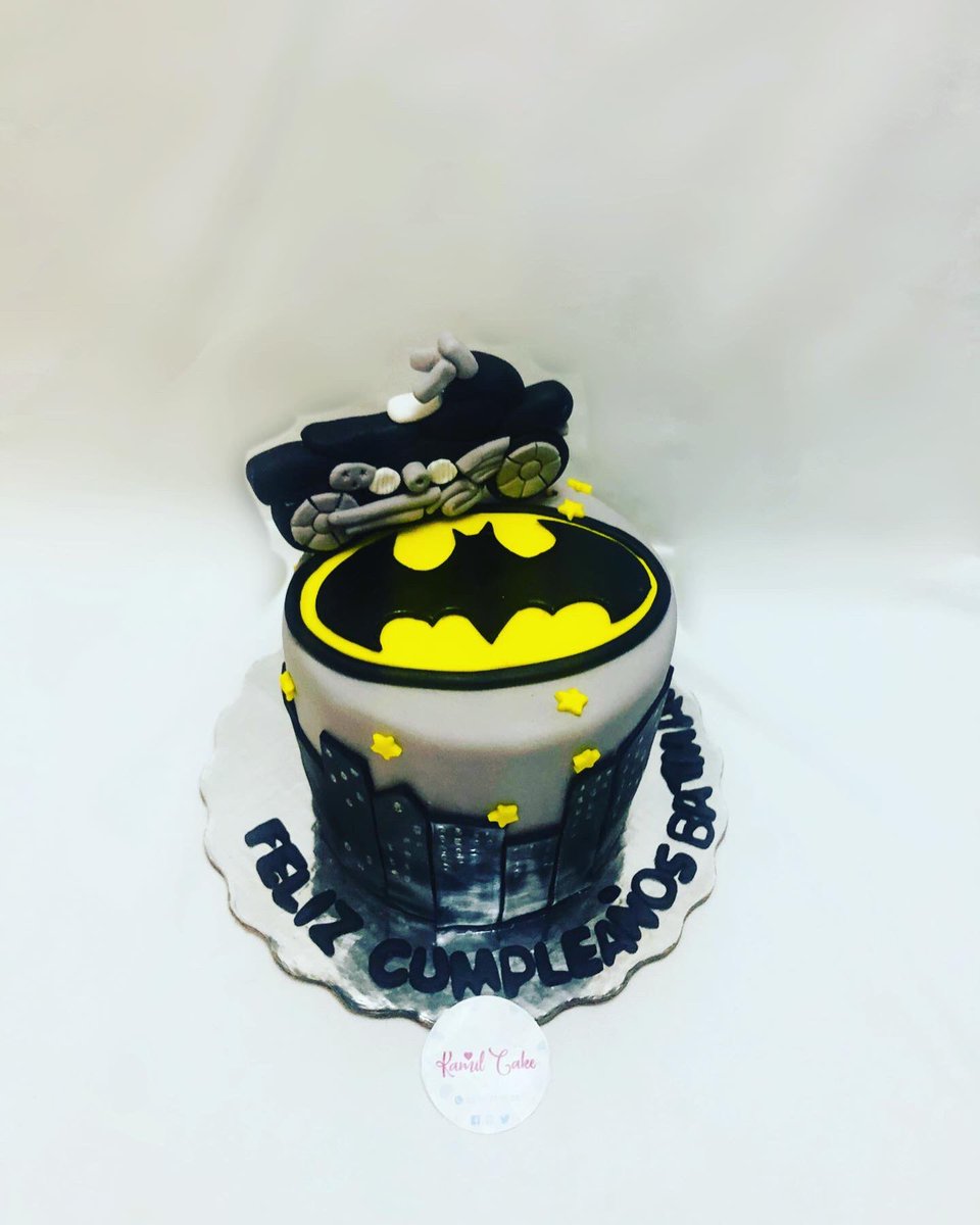 kamilcake's tweet photo. Pastel Batman ๐๐ฆ ๐ฆ
No dejes de sorprender a quien mรกs quieres!
Gracias por la confianza!
#reposteriamexico #cdmx #postres #postrescaseros #hechoencasa #pastel #pasteldecumpleaรฑos #chocolate #oreocream #batmancake #kamilcakecdmx #batman #partybatam #kamilcake #hbdaybatman https://t.co/ow6vdKbbPI