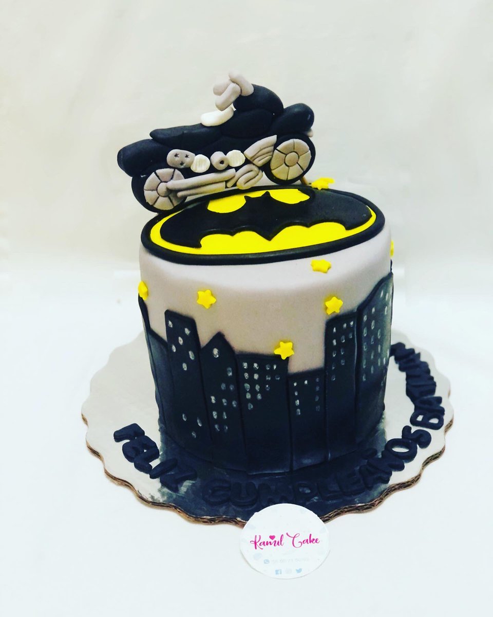 kamilcake's tweet photo. Pastel Batman ๐๐ฆ ๐ฆ
No dejes de sorprender a quien mรกs quieres!
Gracias por la confianza!
#reposteriamexico #cdmx #postres #postrescaseros #hechoencasa #pastel #pasteldecumpleaรฑos #chocolate #oreocream #batmancake #kamilcakecdmx #batman #partybatam #kamilcake #hbdaybatman https://t.co/ow6vdKbbPI