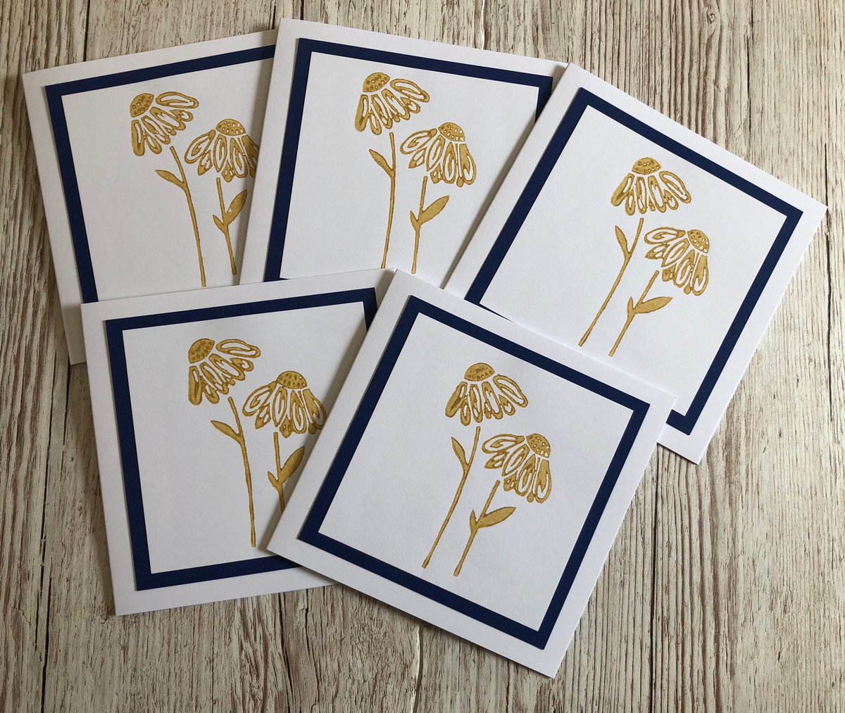 💙NEW💙

Pack of 5 Handmade daisy wild flowers meadow yellow white blue blank note cards

#craftbizparty #etsyyuk

 etsy.me/3urzoL4