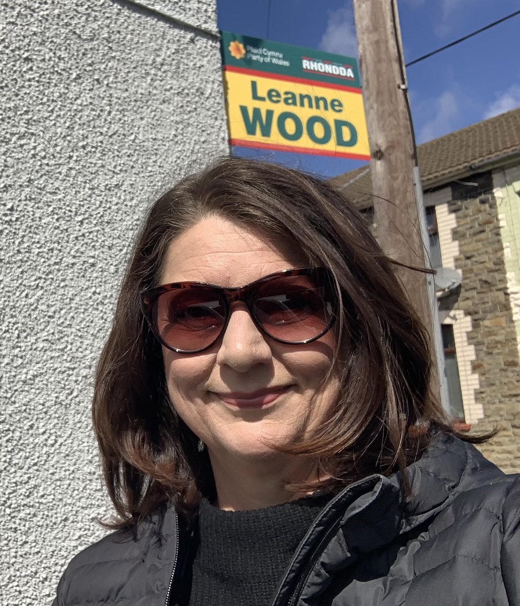 If you’d like a poster &amp; / or an election board for your garden, please complete this: 

docs.google.com/forms/d/e/1FAI…

If you’d like to pledge your support for my re-election to the #Senedd representing the #Rhondda, you can do that here:

leannerhondda.wales/gaddo_cefnogae…
